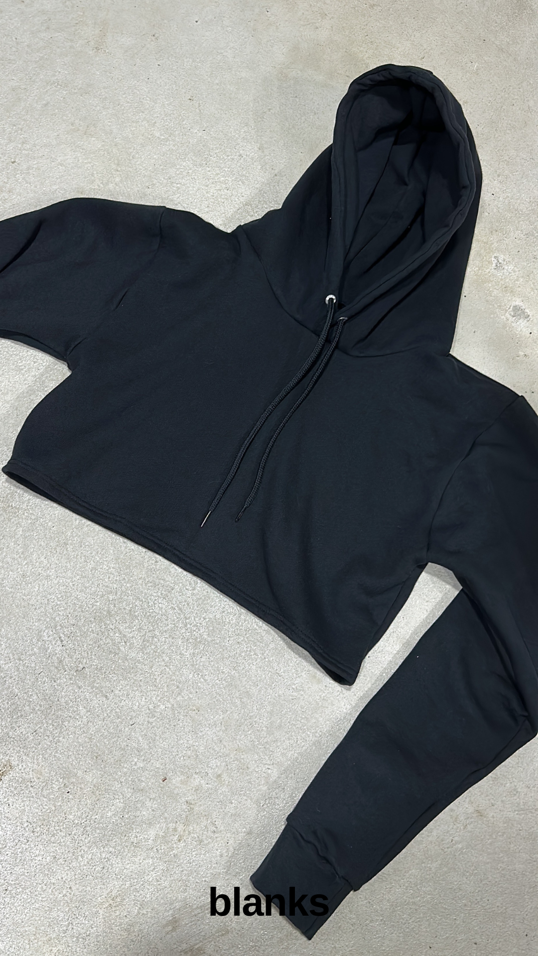 SUDADERA CON GORRO CROPTOP